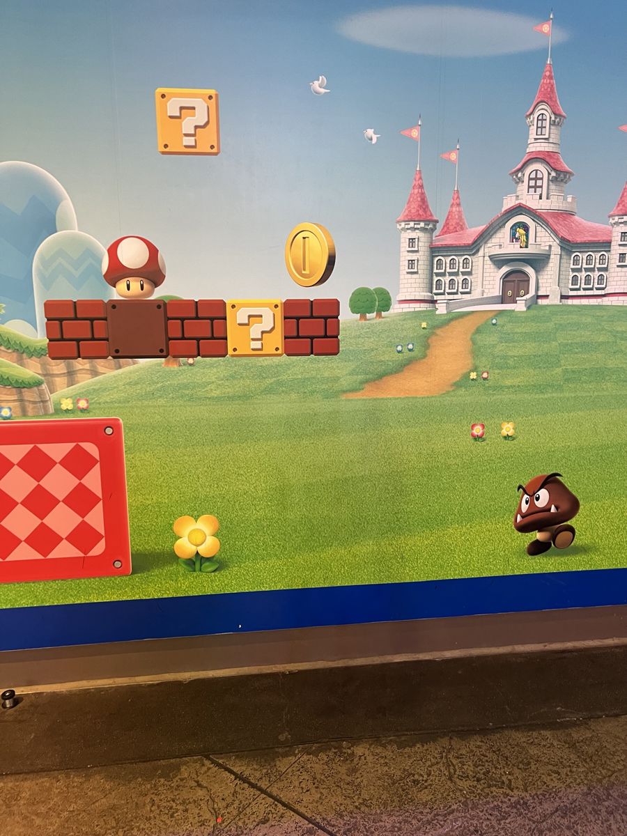 ホテルの近くにあったマリオの世界の壁
